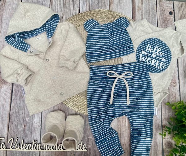 Kompletek za odhod iz porodnišnice Hello world motiv črte moder/zelen