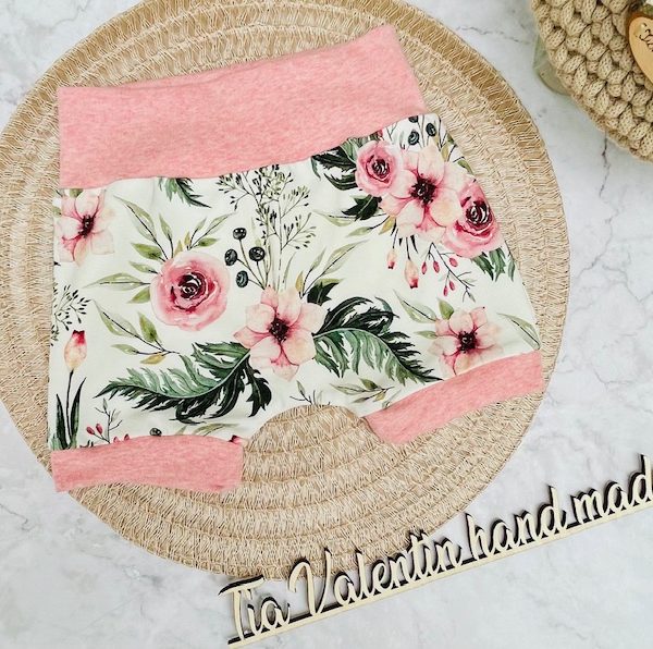 Kratke hlačke - rože melange roza