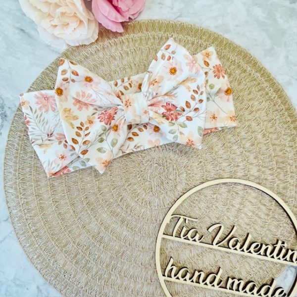 Trak za ušesa z mašno - cvetlično marelica