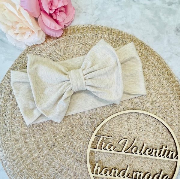 Trak za ušesa z mašno - melange bež