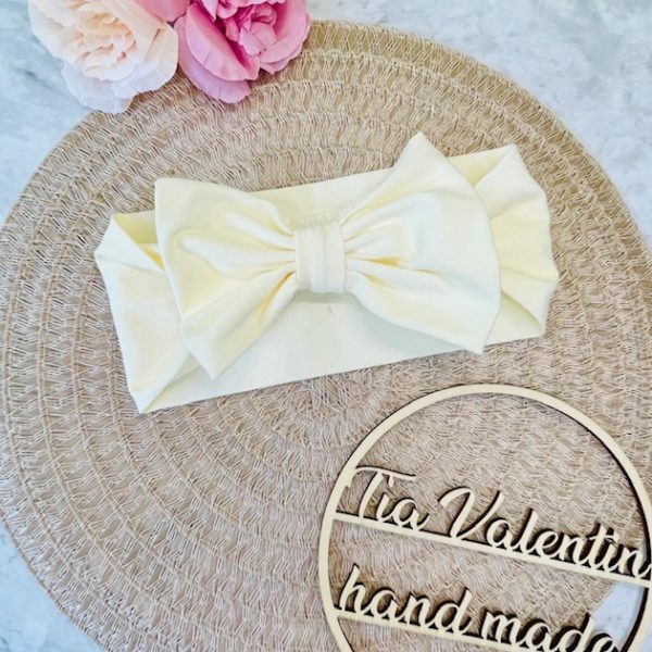 Trak za ušesa z mašno - vanilija bela