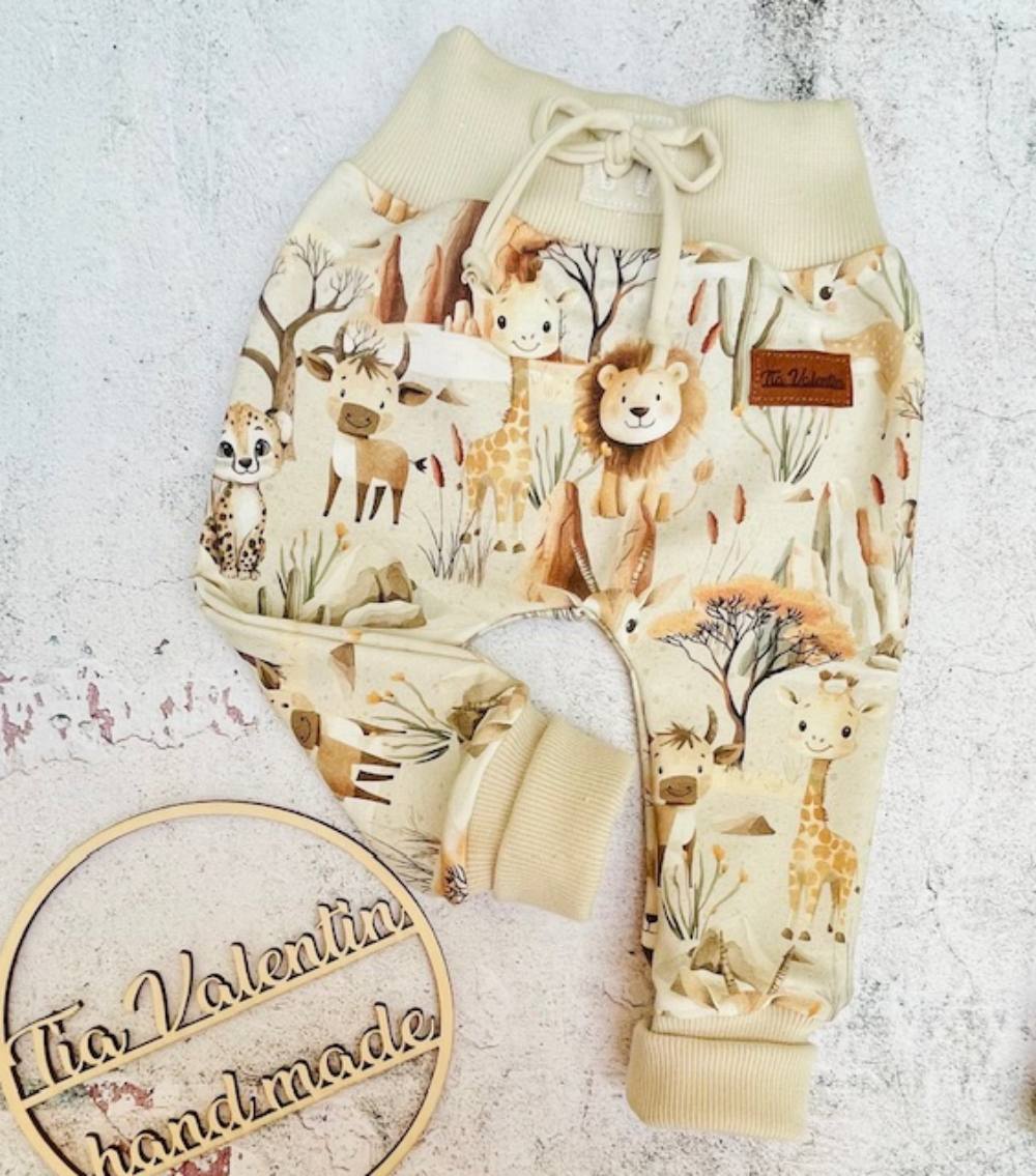 Hlačke bež rjave - motiv safari živali