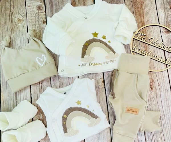 Kompletek za odhod iz porodnišnice – motiv mavrica "Dream big", smetana bela bež
