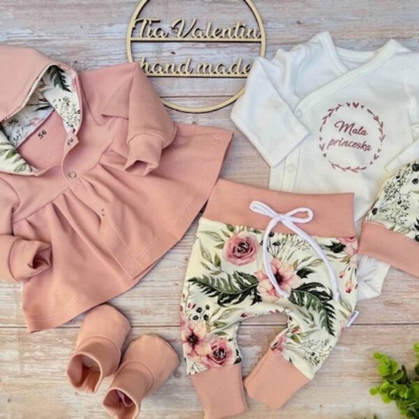 Kompletek za odhod iz porodnišnice – motiv rože, puder roza